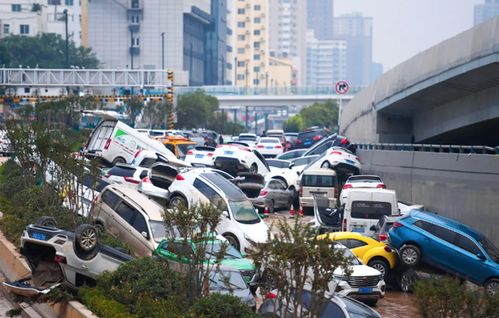 河南强降雨汽车多少辆