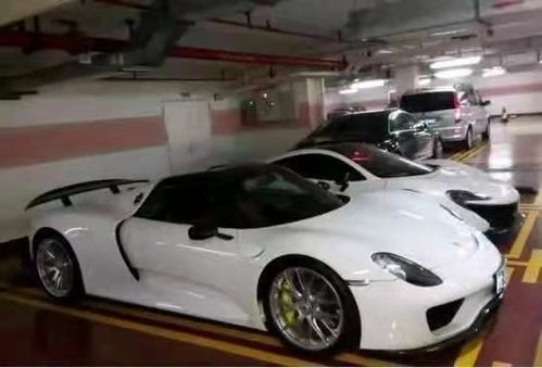 早餐车刮花豪车 车主让赔15个鸡蛋饼 早餐车刮花豪车 车主让赔15个鸡蛋饼