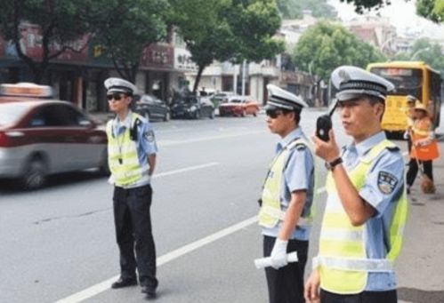 高考被顶替的5旬辅警错过母亲下葬