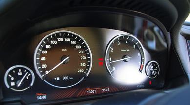 汽车300公里加多少油(汽车行驶300公里油耗揭秘，你需要多少油？