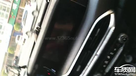 汽车中控屏碎了多少钱修(汽车中控屏损坏修复费用解析)