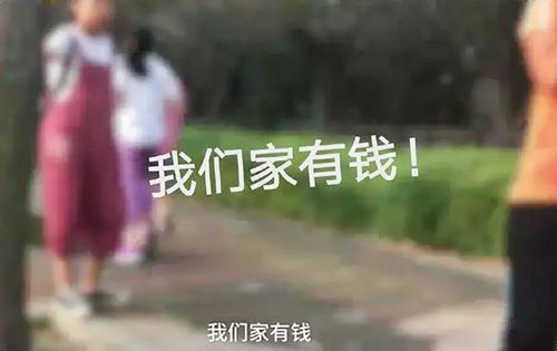 高考结束少年“一人一桶”踏上归家路