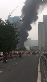 山东一酒店起火 现场浓烟滚滚
